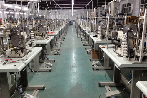 珠片紗設備研發與生產以減少大量人工成本和智能化企業發展為方向。